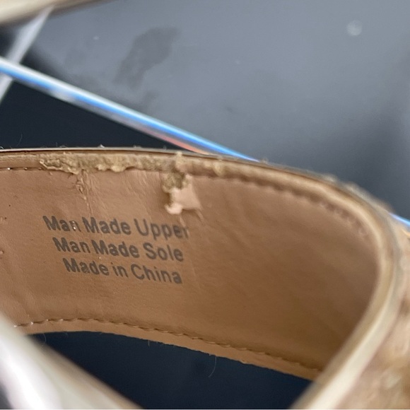 Badgley Mischka Jewel Women’s Gold Glitter Strappy Block Heel Sandals Size 8 - Picture 9 of 10